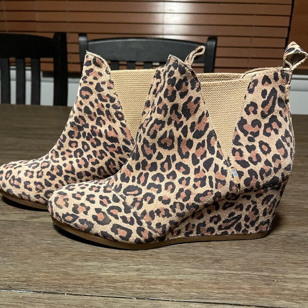Tom’s cheetah print wedges